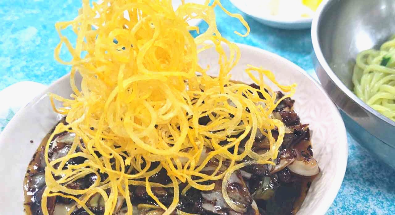 지역 특산물을 활용한 강화도 짜장면. [ⓒ네이버 플레이스 &lsquo;금문도&rsquo;]