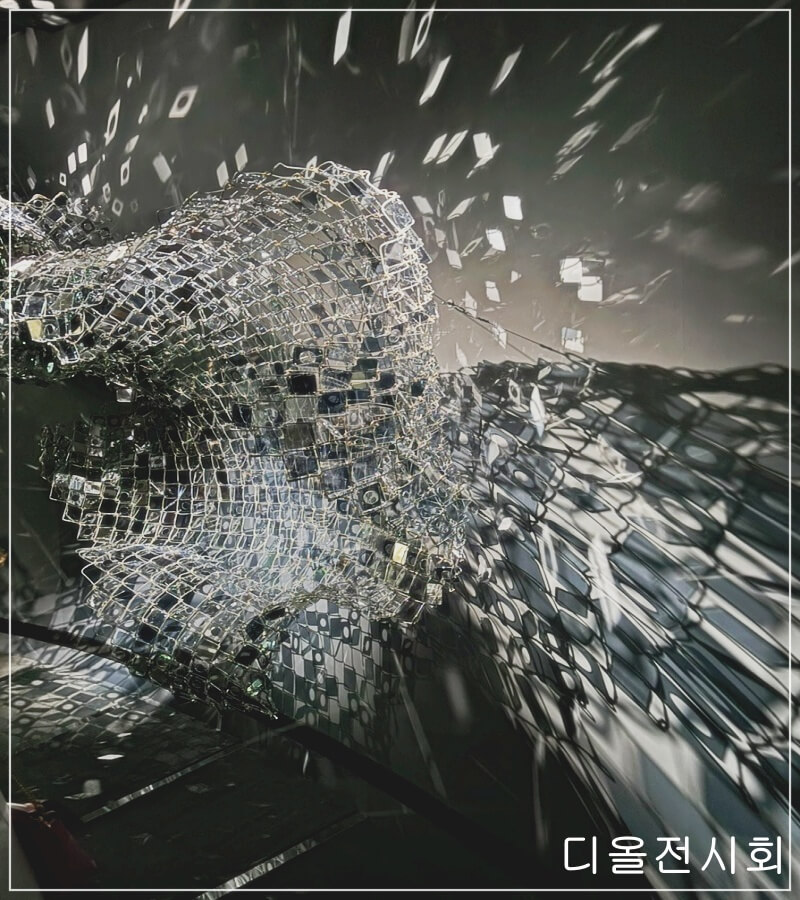 디올 전시 포토존