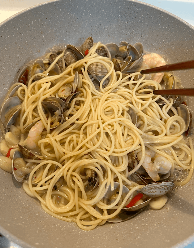 스파게티면을 넣고 강불에서 2분간 더 끓여 주기