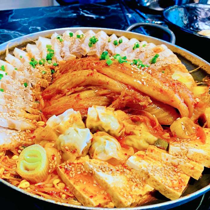 제209회 놀라운토요일 김치찜 정혁 황민현 더보이즈 주연 추천 놀토 부천 중동 사랑 시장 맛집 소개
