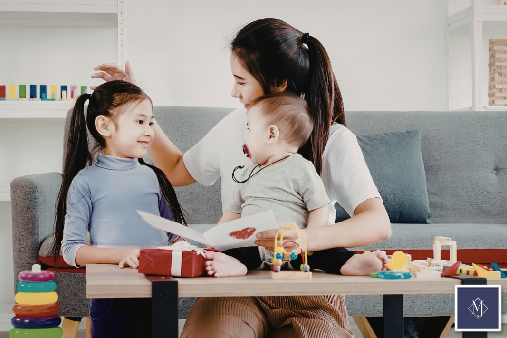 아이와 즐겁게 놀고있는 엄마