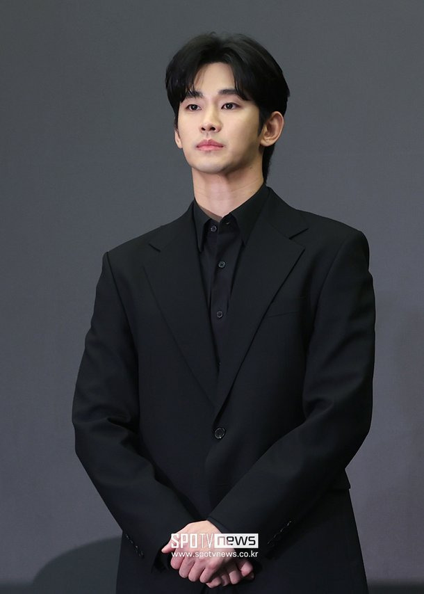김수현, 가세연 스토킹 혐의로 추가 고소... 법원 '잠정조치' 무시한 지속적 허위사실 유포에 강경 대응