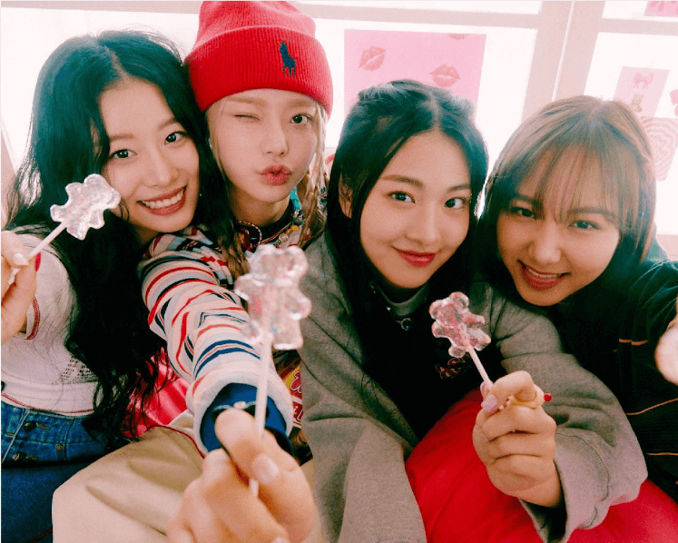 피프티피프티 단체사진