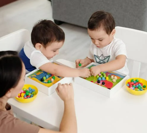 집에서 유아 놀이