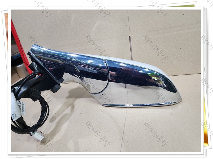 테슬라 모델X 전기형 중고 사이드미러 하단부