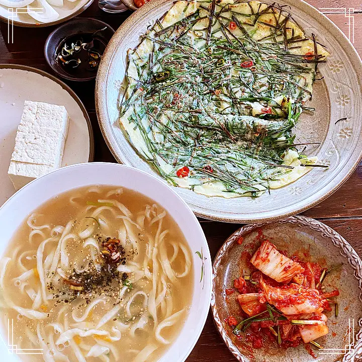 이만기 동네한바퀴 시즌2 흑임자 칼국수 파전 부추전 손두부 아픈 아내의 빈자리를 지키는 칼국수집 사장님 포항 맛집 소개