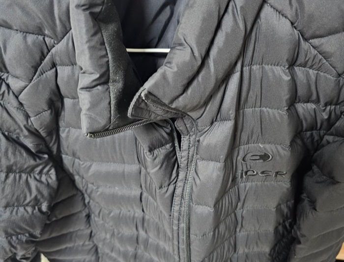 보송하게-건조된-검은색-패딩