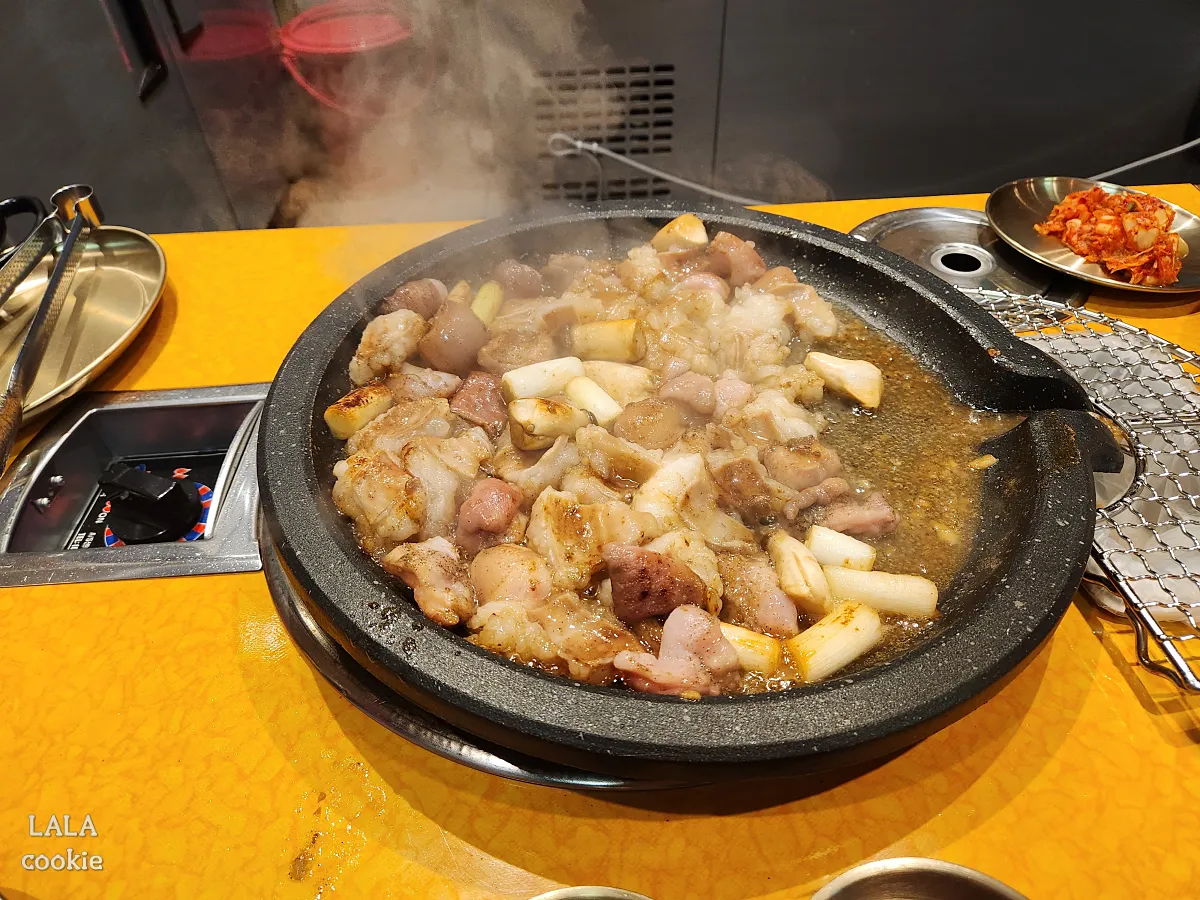 대구-중구-소막창-대창-맛집-몽실집-구워지고-있는-소대창-소막창