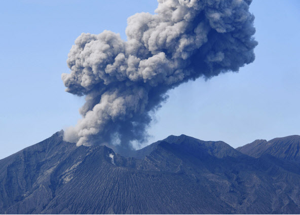 2025 일본 화산 폭발