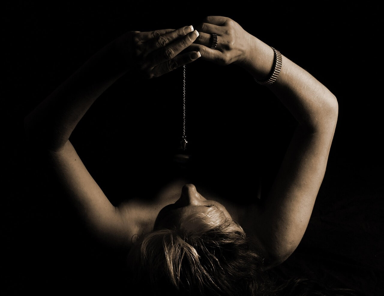 집중하려 할수록 더 산만해지는 이유 포스터