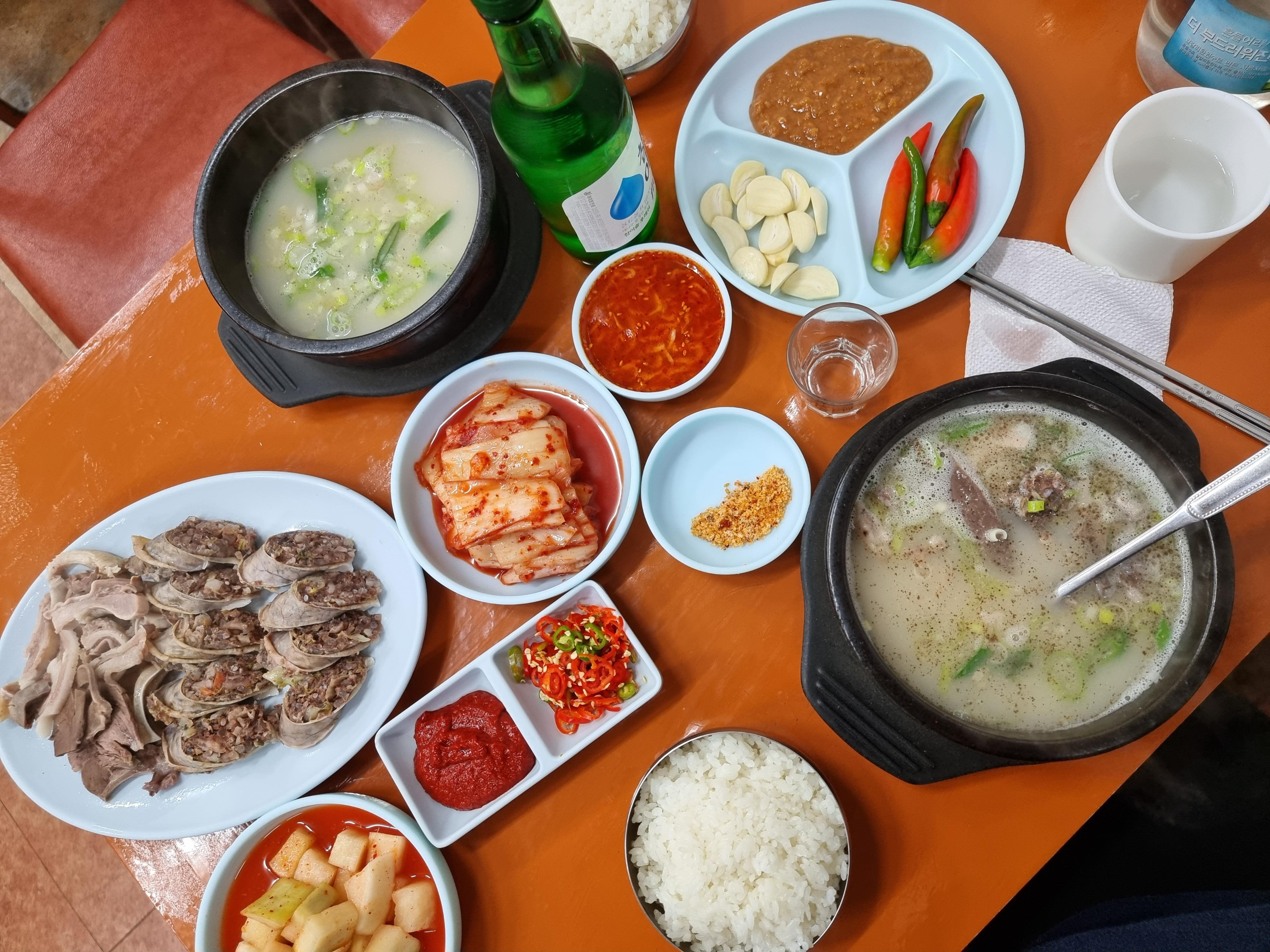 직접 만드시는 듯한 수제 순대 의 퀄리티가 남다릅니다.