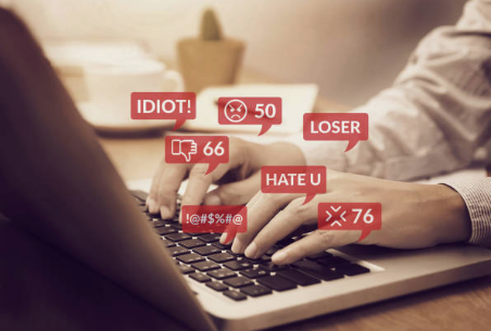 문자내용은 법적 증거로 사용되니 반드시 기록을 저장하세요. 가해자들 꼭 처벌 받습니다.