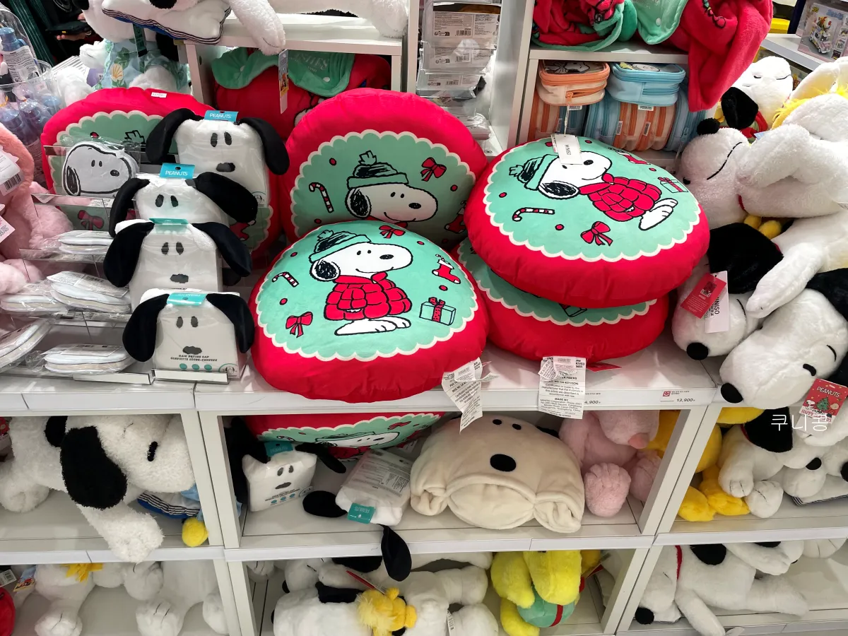 해리포터-미니언즈-스누피-캐릭터-굿즈-소품-구경하기-좋은-미니소-대학로점