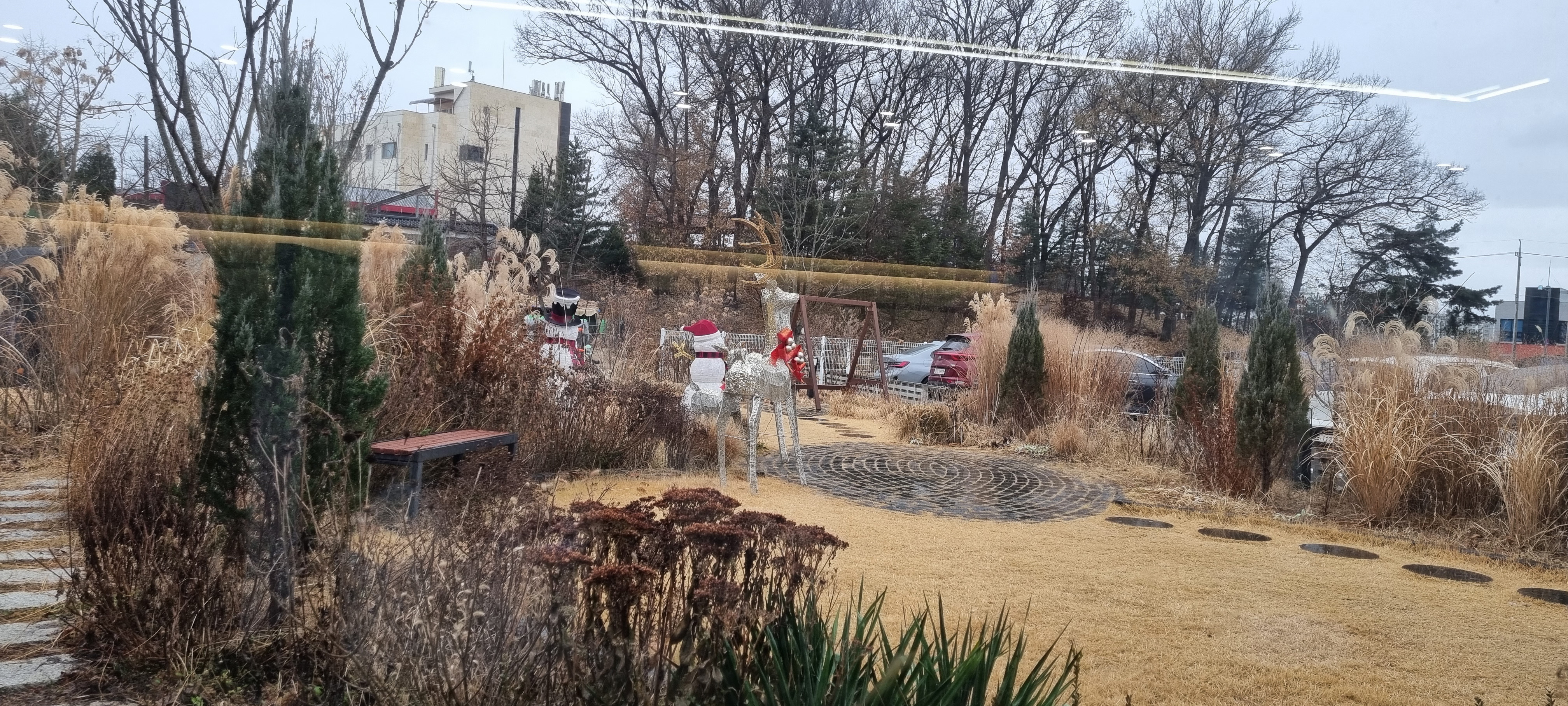 사골 육수 진한 칼국수 맛집 <밀곳>