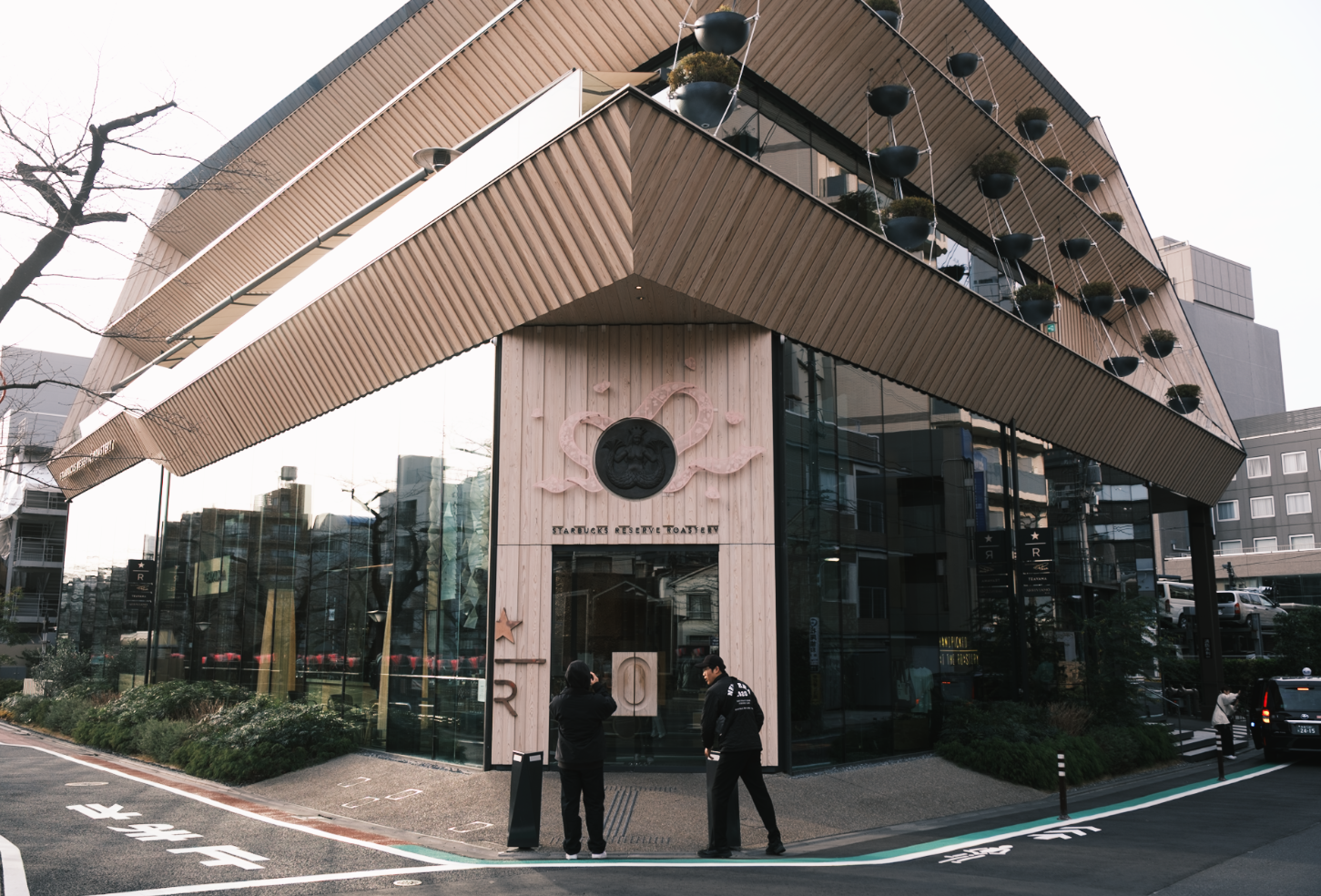 starbuck-reserve-roastery-tokyo-pacade