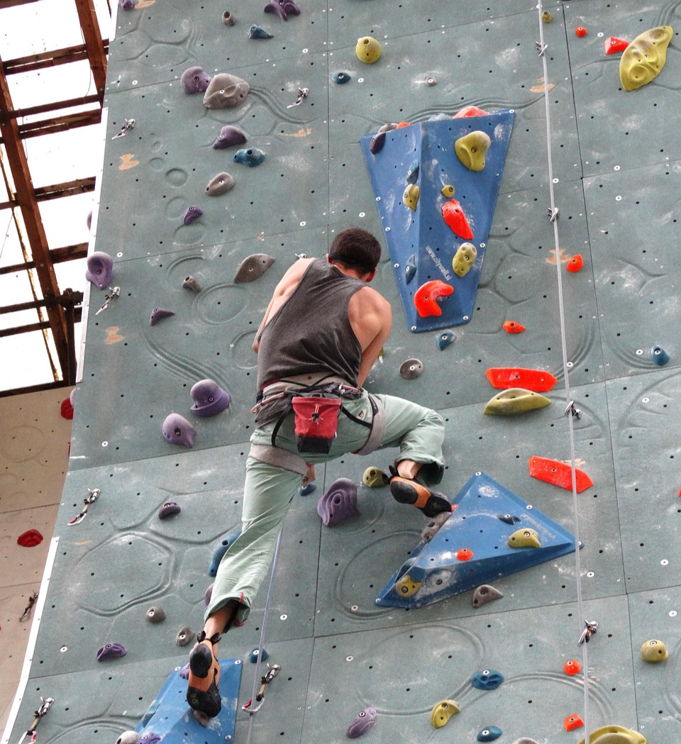 실내 클라이밍, 저그 홀드, 크림프 홀드, 볼더링