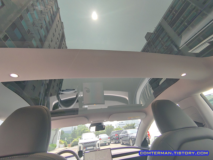 테슬라 모델3 하이랜드 천장 글라스 루프