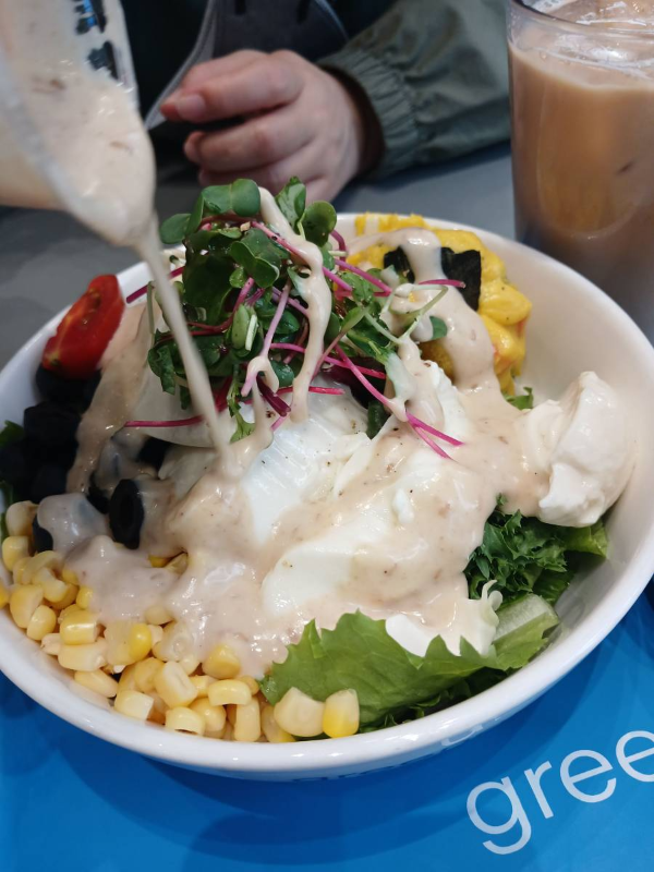 그리너 샐러드에 소스붓다