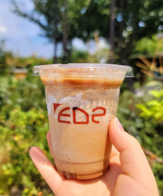 기본 2잔 이상은 마셔야 하는 흑임자 라테