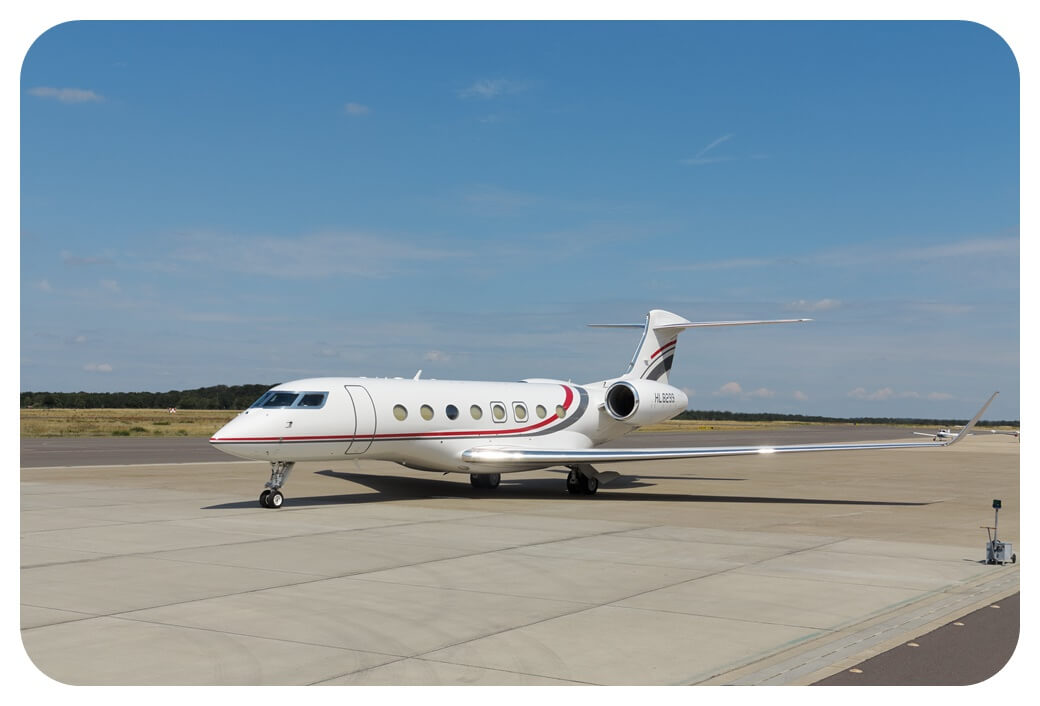 LG그룹의 VIP 전용기 걸프스트림 G650이 하늘을 비행하는 모습