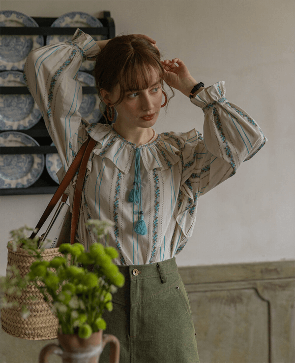 끝내주는 해결사 이지아 르니나 블라우스