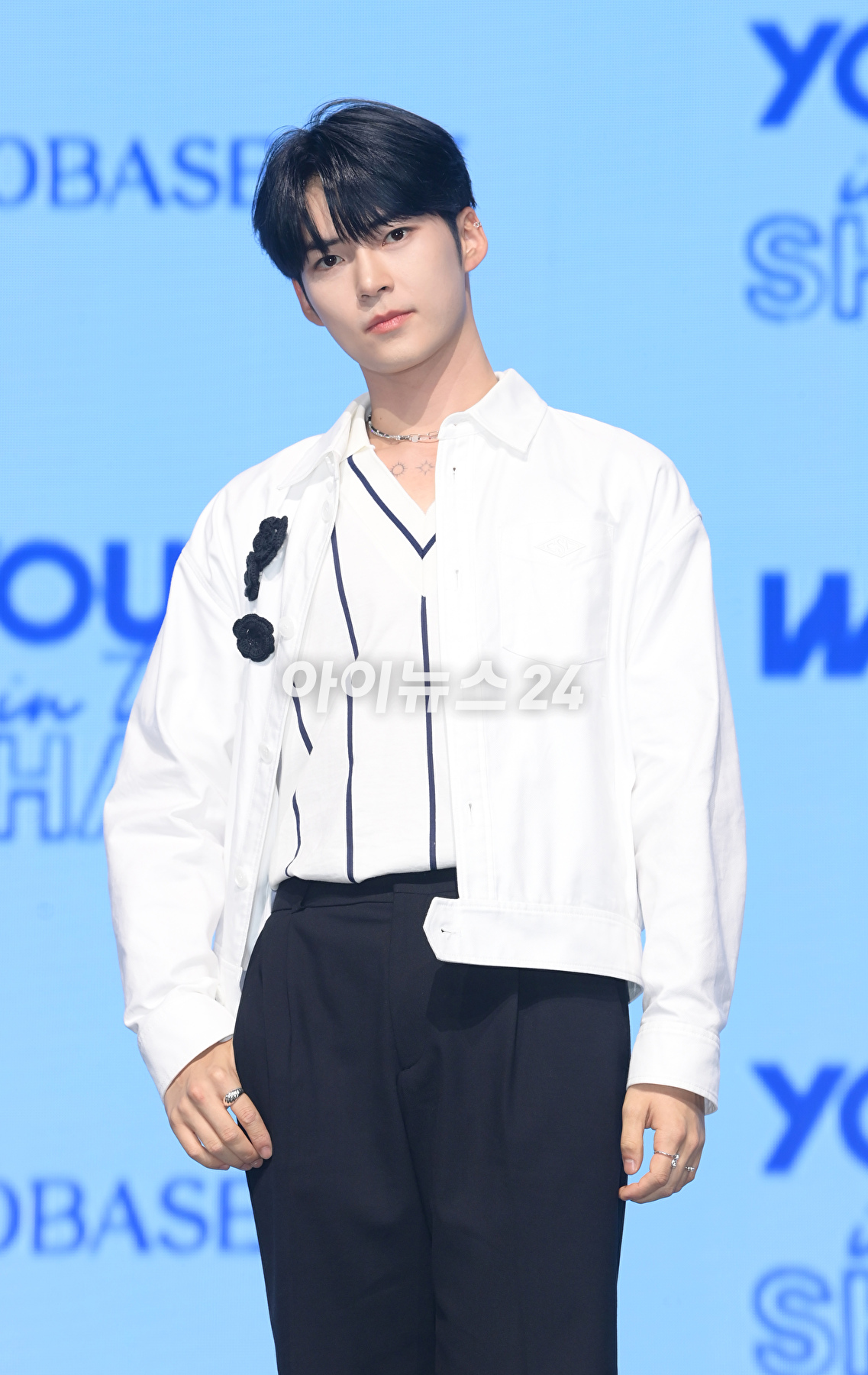 그룹 제로베이스원 성한빈이 10일 오후 서울 광진구 광장동 예스24라이브홀에서 열린 제로베이스원(ZEROBASEONE) 데뷔 쇼케이스에서 멋진 무대를 선보이고 있다. [사진=정소희 기자]