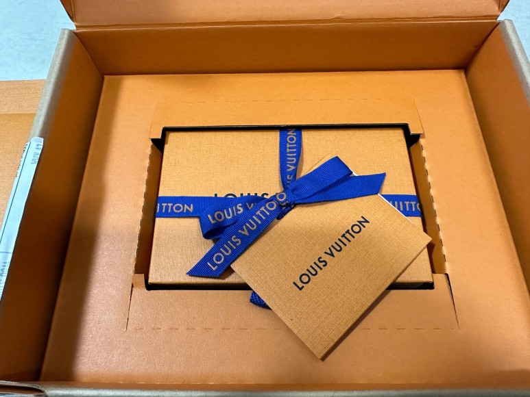 루이비통 포켓 오거나이저 모노그램 섀도우 내부