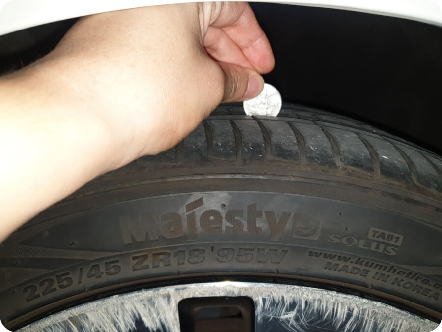 동전을-이용한-자동차-타이어-마모-확인-방법