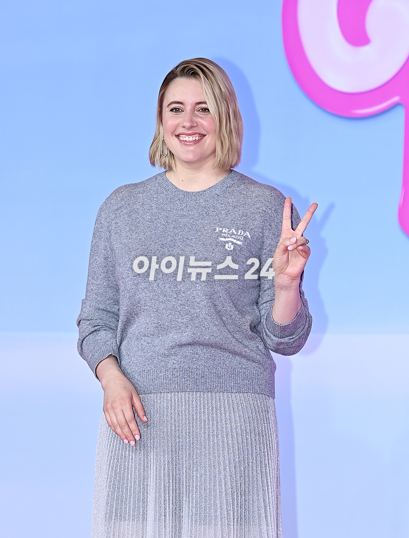 그레타 거윅 감독이 3일 오전 서울 종로구 포시즌호텔 서울에서 열린 영화 &#39;바비&#39; 내한기자간담회에서 포토타임을 갖고 있다. [사진=곽영래 기자]