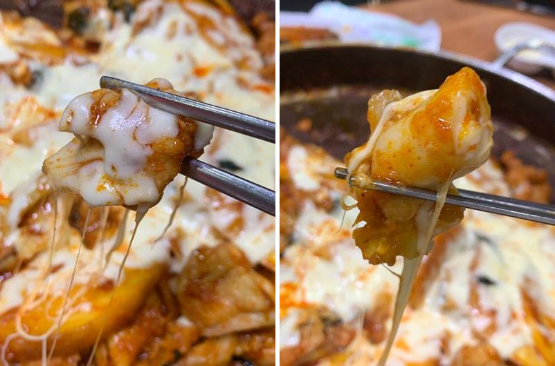 치즈가 잘 녹은 닭갈비와 떡사리