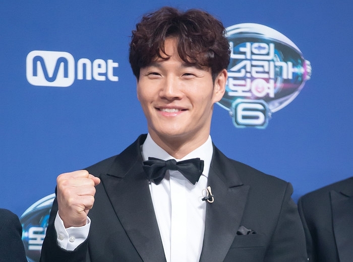 김종국 결혼 상대 발표 안하는 이유 디시 더쿠 송지효 재산 부인 나이 어머니 근황 별세 학력 논란