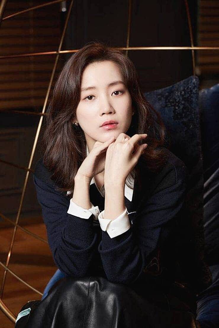 배우-신현빈