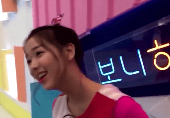 채연이-웃고있는-장면