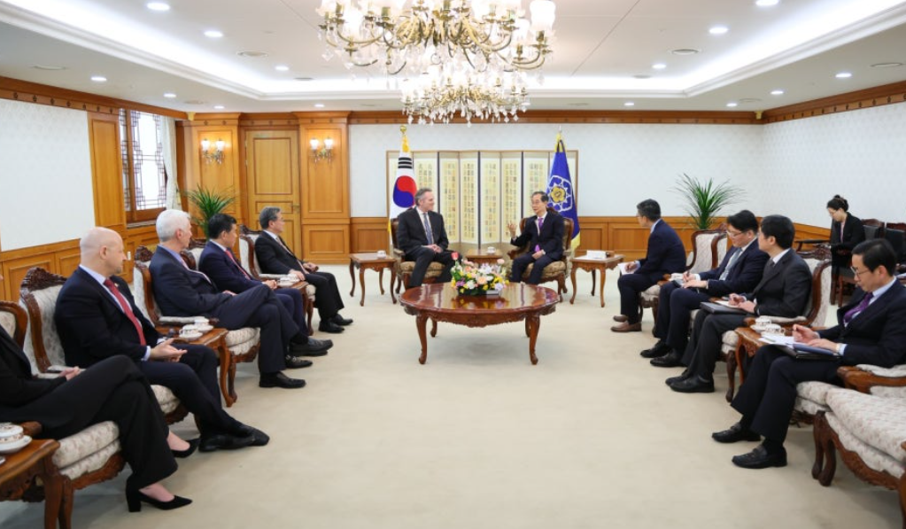 국무총리실. 한덕수 총리와 마이크 던리비 미국 알래스카 주지사 사진