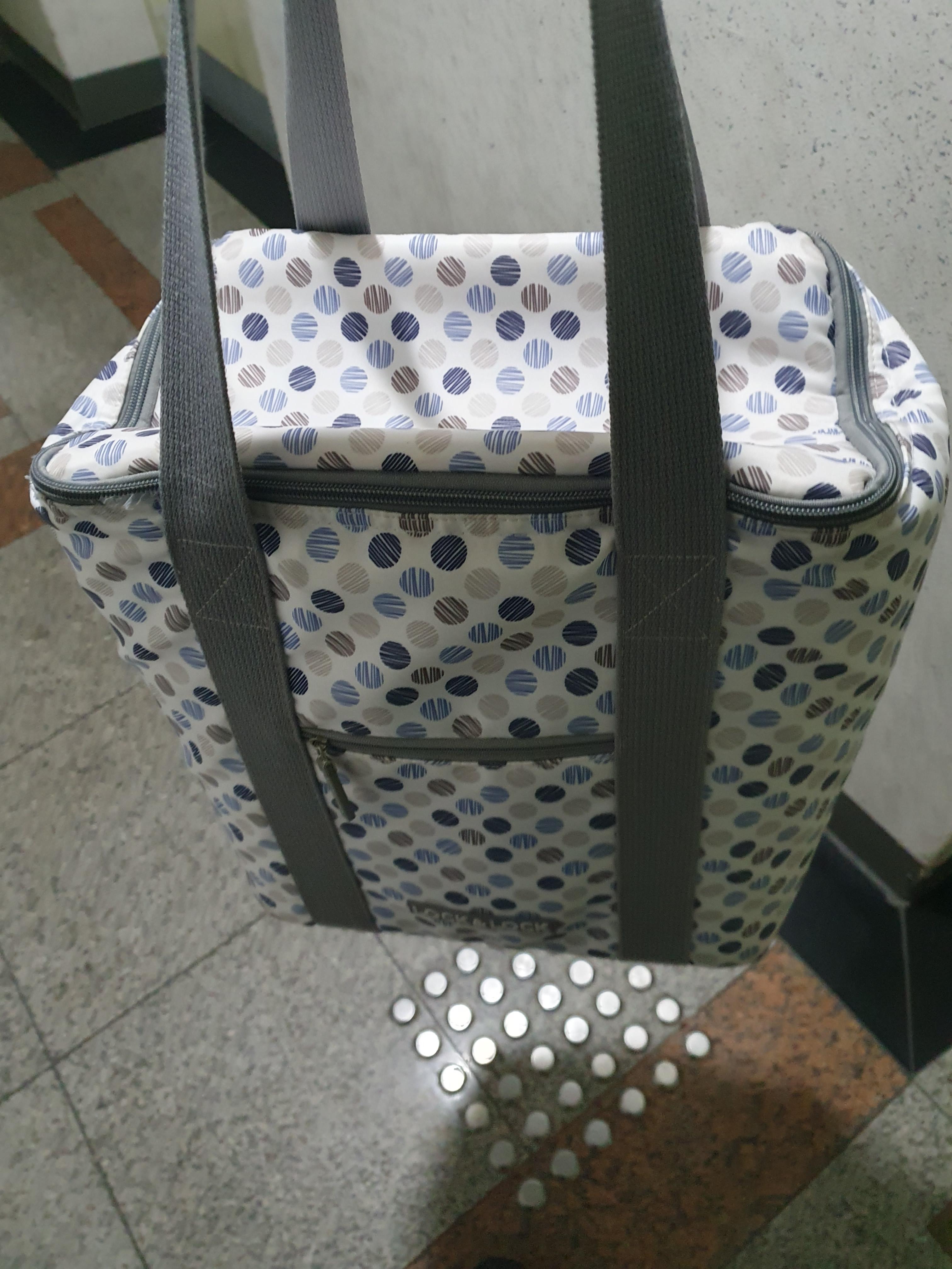 포장할때, 필수적으로 이런 보냉가방을 가지고 가야해요.