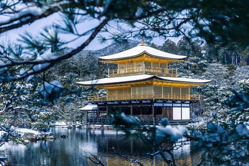 계절 반대로 여행하기: 비수기의 숨겨진 매력을 찾아서