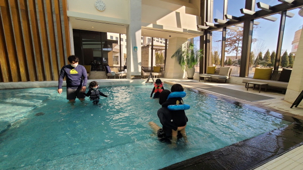 파라다이스시티 호텔 실내 수영장