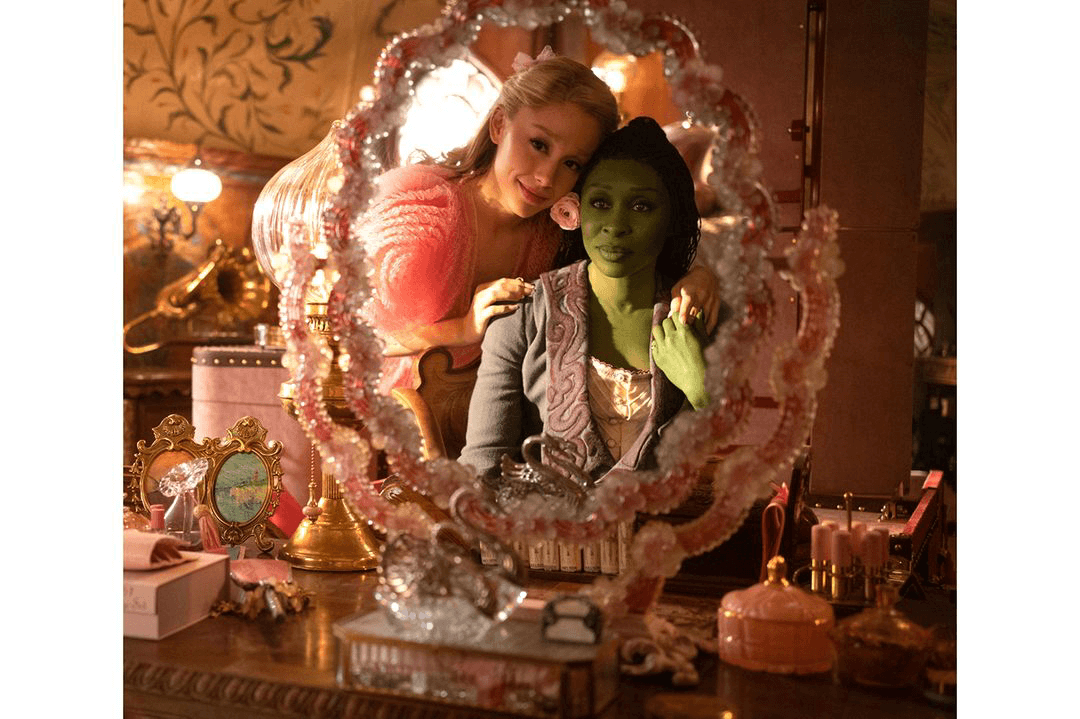 영화 위키드 스틸컷. 출처: 유니버셜픽쳐스코리아 인스타그램.