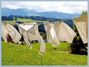 야외에 널어진 빨래