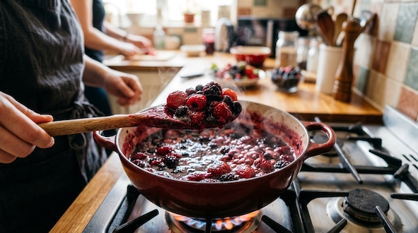 making mixed berries compote
