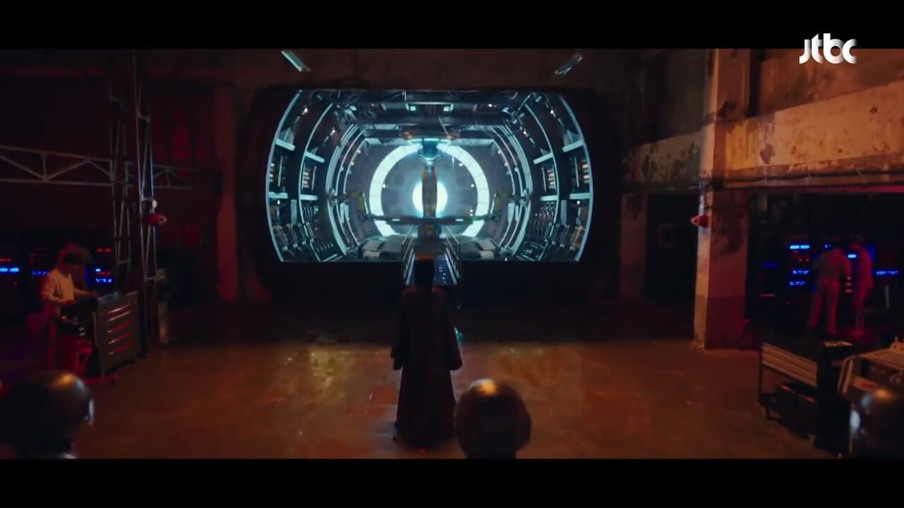 사람과 물체를 과거로 보내는 업로더