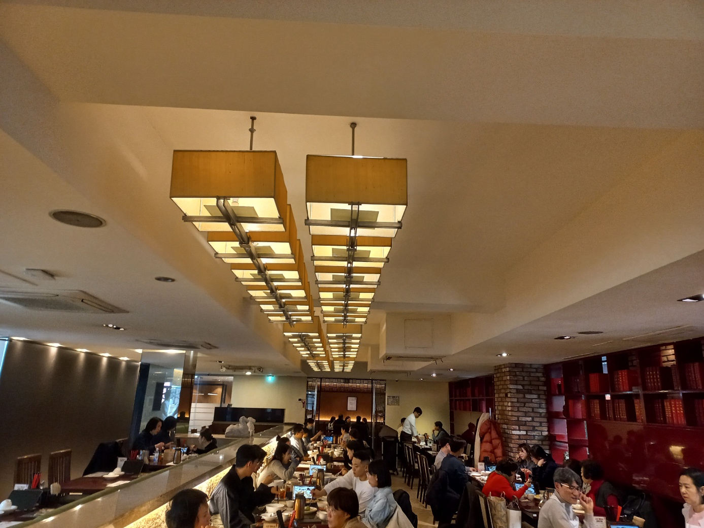 딘타이펑 강남점 내부