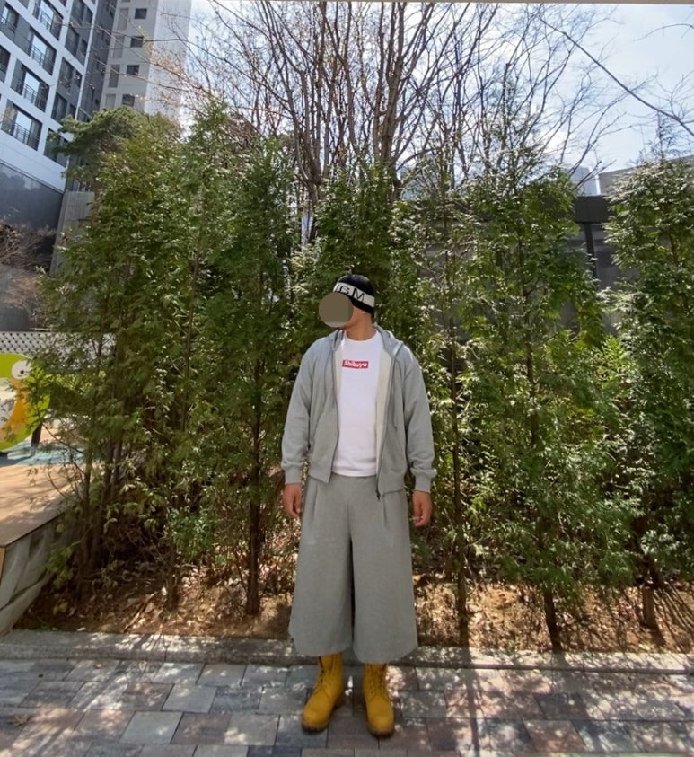 데일리룩('26. 4. 4.)마뗑킴 MatinKim 비니, 토피 스웻 집업 후드티, 토피 벌룬핏 와이드 팬츠, 시부야 빈티지 티셔츠, 나이키 롱삭스양말, 팀버랜드 6인치 워커 부츠