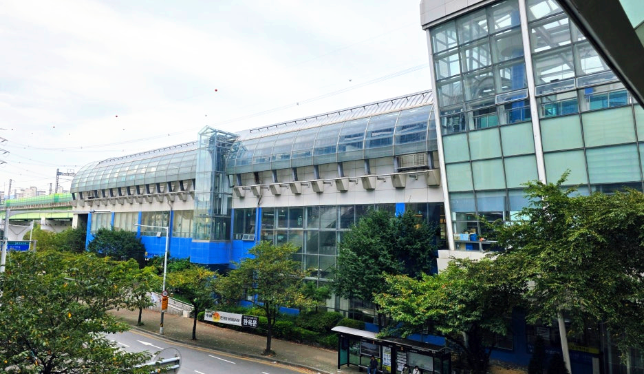 양산역 외부 (左)