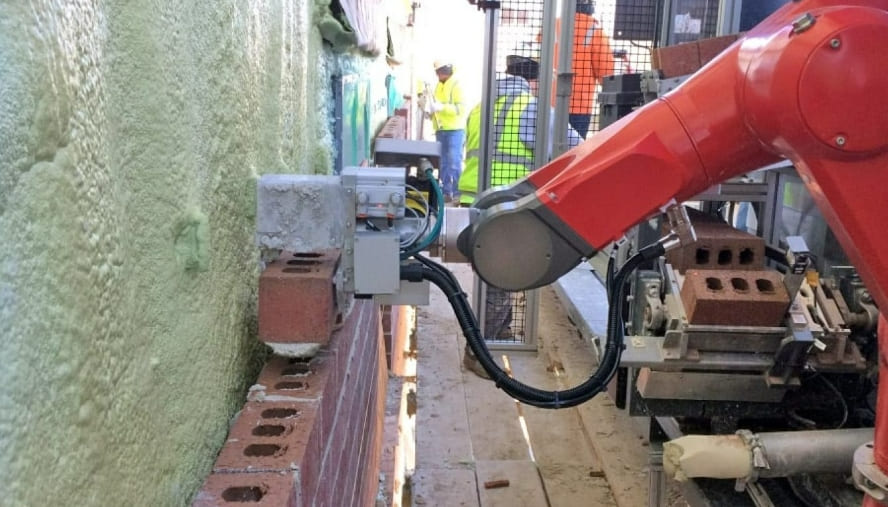 주택 가격 낮추기 위해 로봇 사용해야 VIDEO: Developers canvass use of construction robots to boost affordable housing