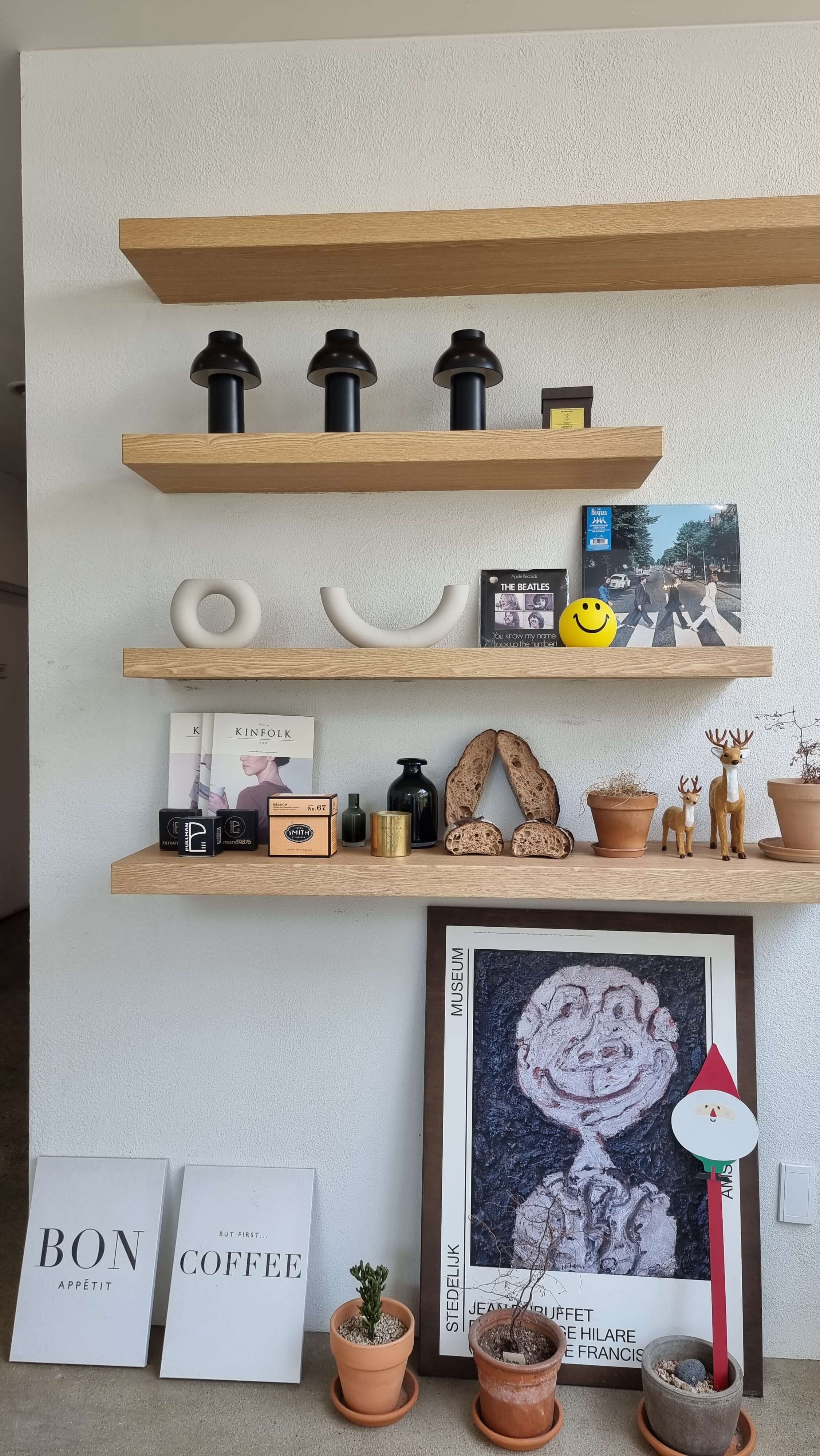 스티빈 액자와 소품들