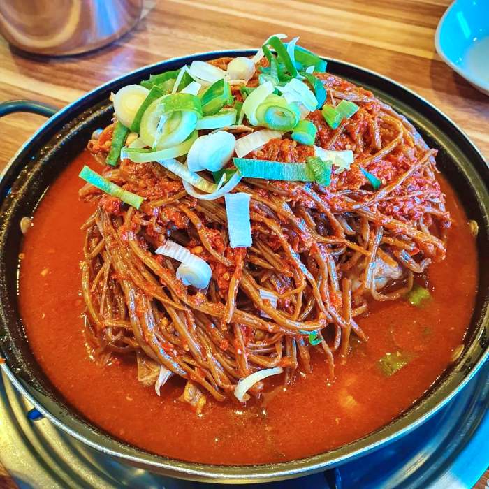 광주 맛집 추천 생방송투데이 감자탕을 덮은 산더미 고구마순 고구마순 감자탕 오늘방송 먹킷리스트