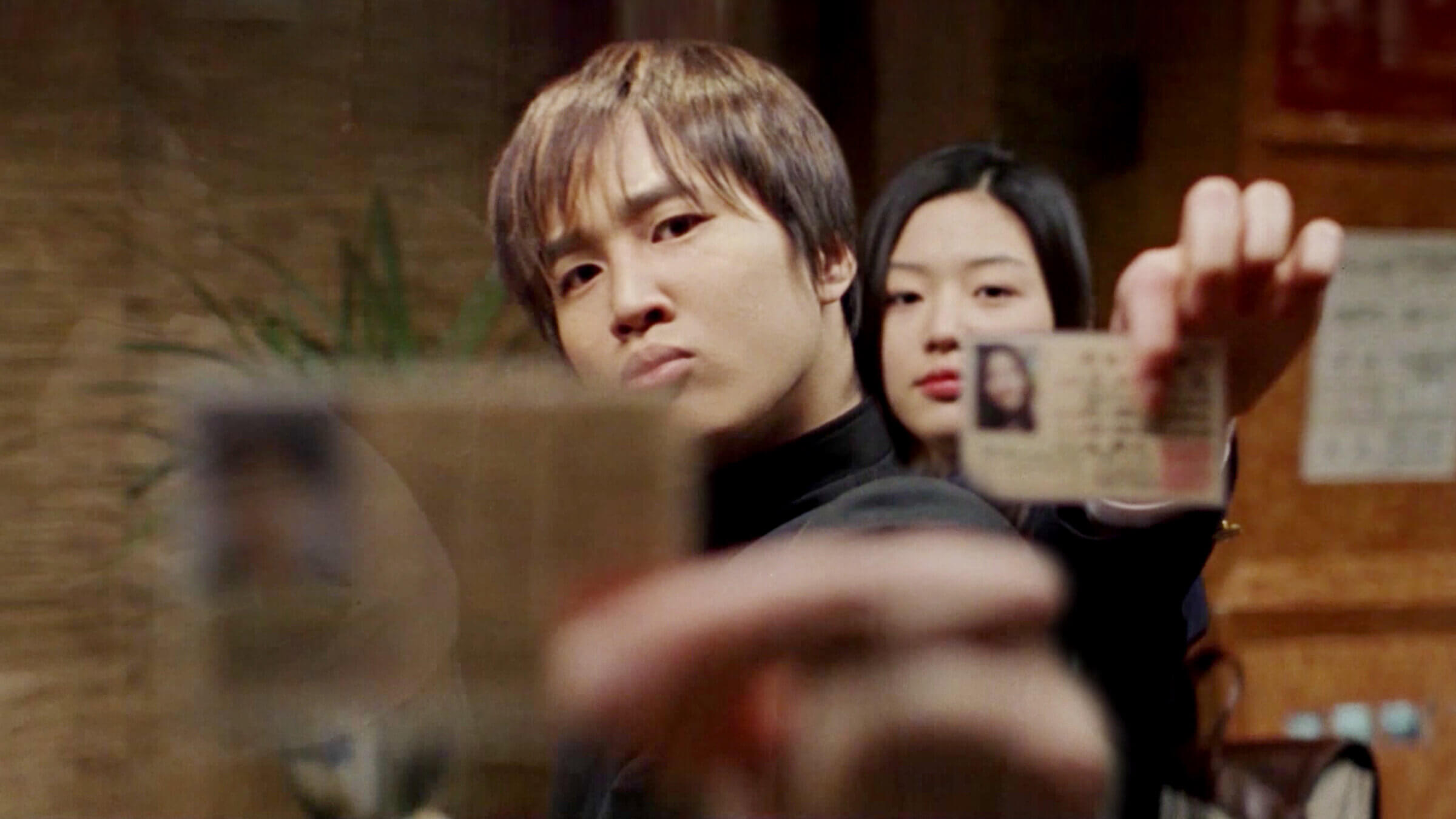 엽기적인 그녀 명장면 &ndash; 차태현과 전지현이 술집에서 신분증을 내미는 순간