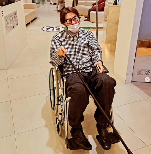 휠체어-탄-노홍철