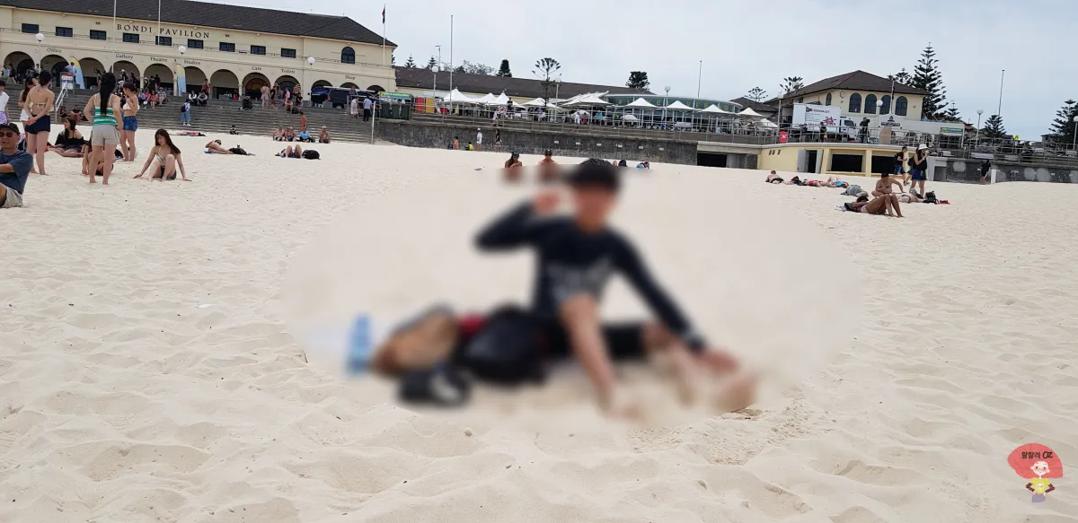 호주-시드니-본다이-비치-해변-피곤해-보이는-조카님